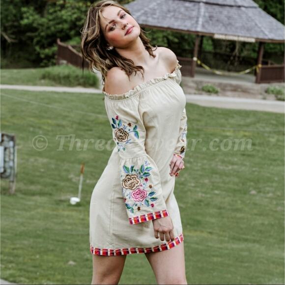 Velzera embroidered off shoulder bell sleeve dress small - Picture 5 of 6
